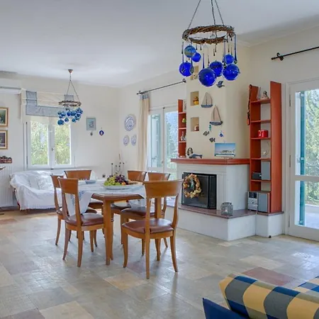 Apartmán Renovated Liana's Yénion